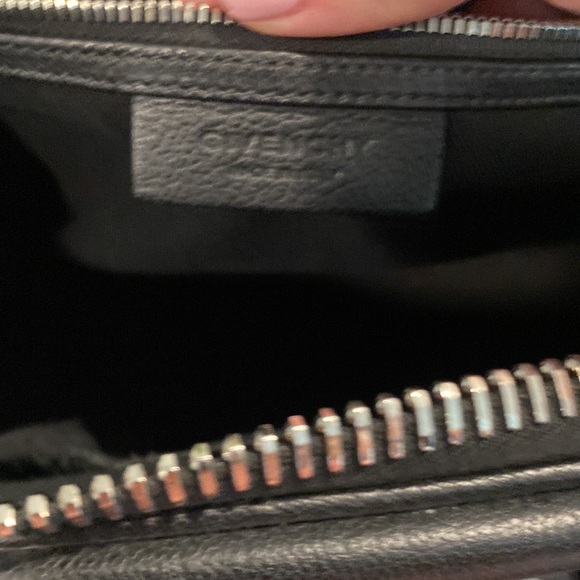 GIVENCHY MEDIUM ANTIGONA LEATHER BAG - Picture 6 of 10